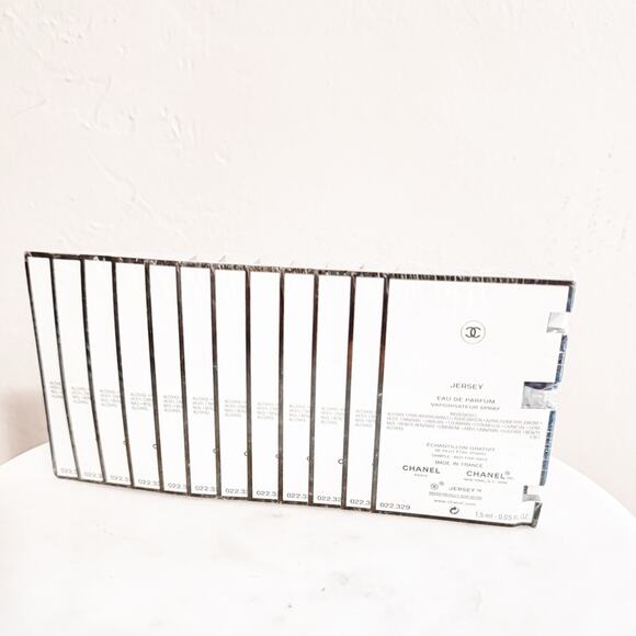 Chanel Les Exclusifs Jersey Fragrance Sample Travel Set 12 1.5 - Picture 2 of 2